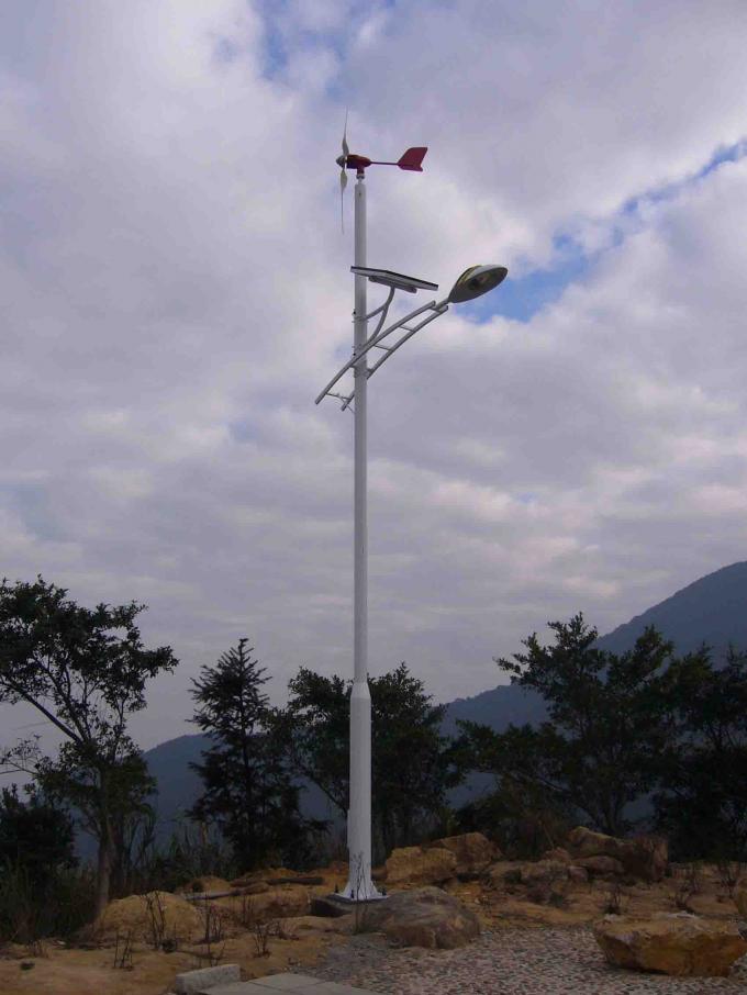 Systèmes hybrides hybrides solaires de réverbère de vent de la route principale 20w, solaires et de vent d'alimentation